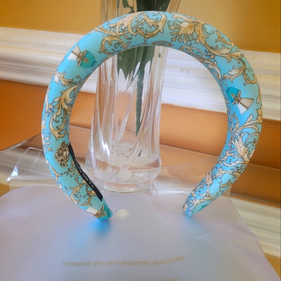 Versace - Picture 3 of 8